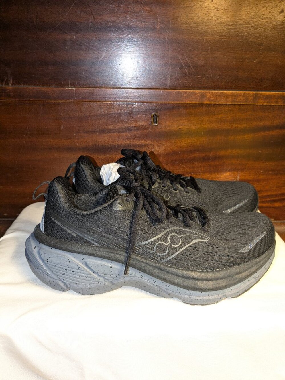 Saucony Mens Size 8 Black Hurricane 25 Max Cushion Road Running Sneakers Daily
